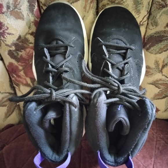 Kids Jordans sz4 Black/white/purple - Picture 5 of 5